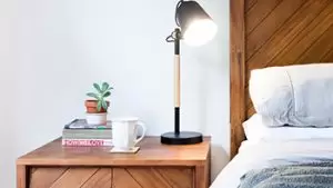choose-bedside-lamp-equal-to-mattress-size
